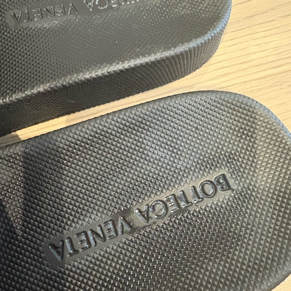 Bottega Veneta Black Quilted Sandals - Picture 8 of 11